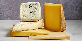 Study Highlights Bird Flu Risks in Raw Milk Cheese  