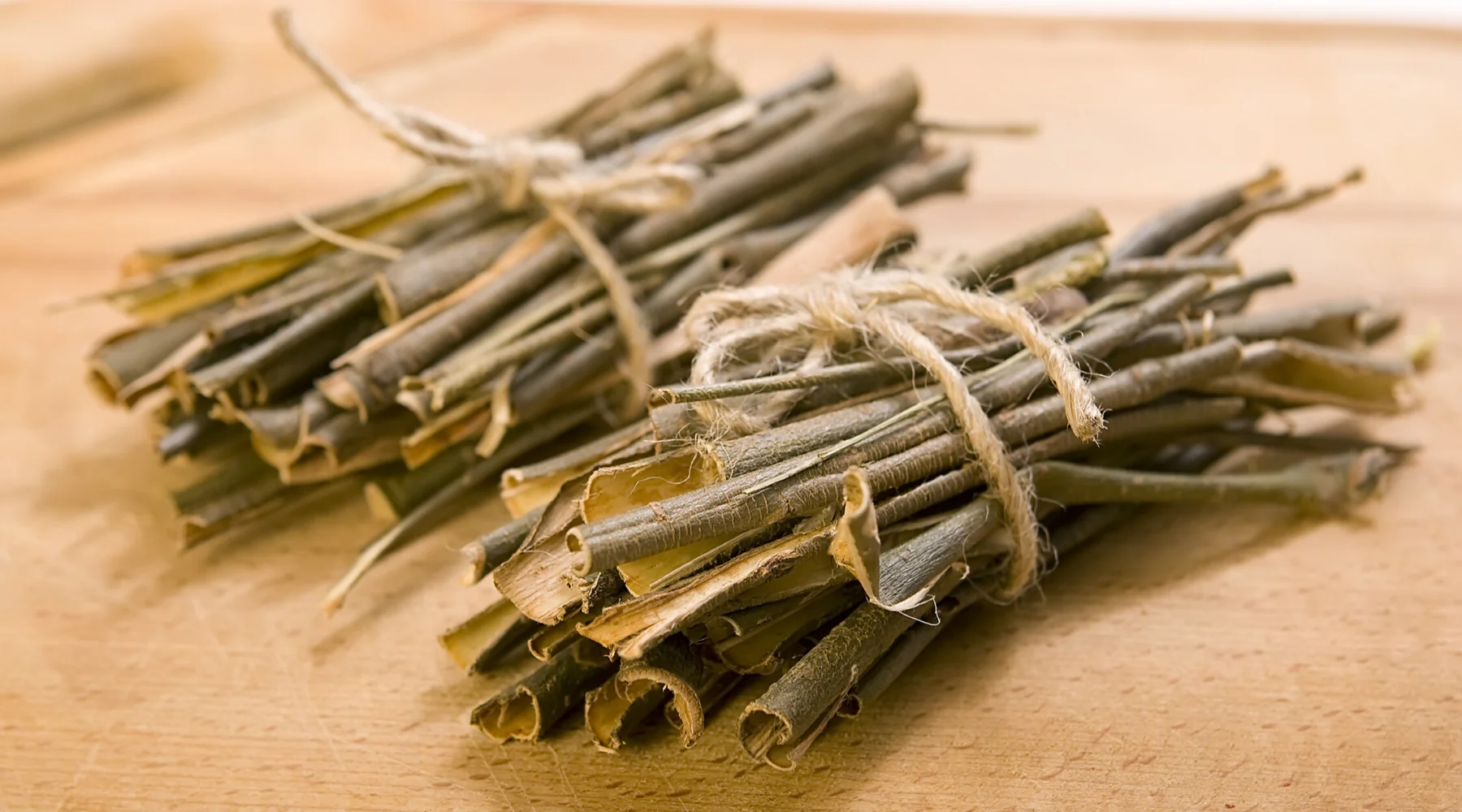White Willow Bark: history, Health Benefits and Modern Applications